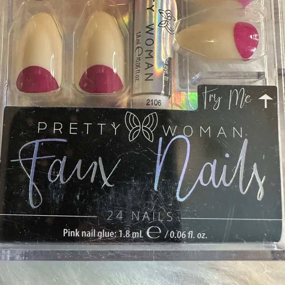 🩷5/$10 Faux Nails - Pink and Cream